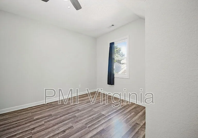 864 W 36th St — Photo 15