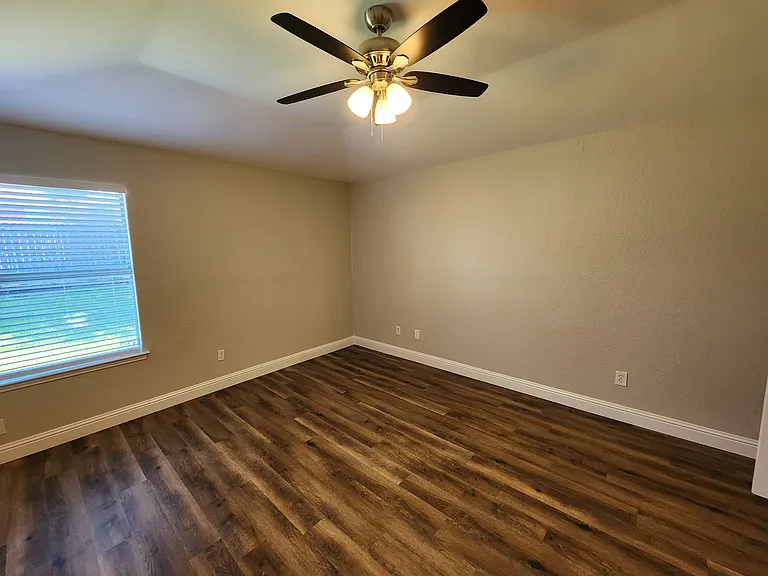 607 Hollyberry Dr — Photo 22