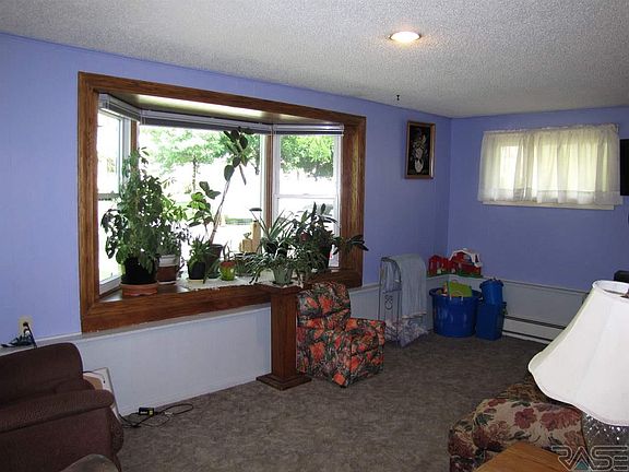 5th image of 408 N Estey St