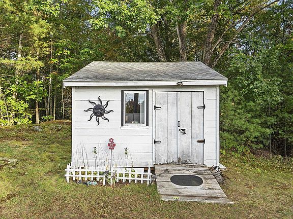 3rd image of 109 Spruce Drive