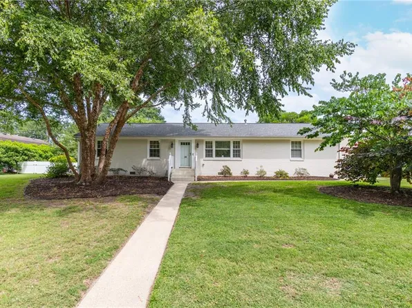114 Bobby Jones Dr, Portsmouth, VA 23701
