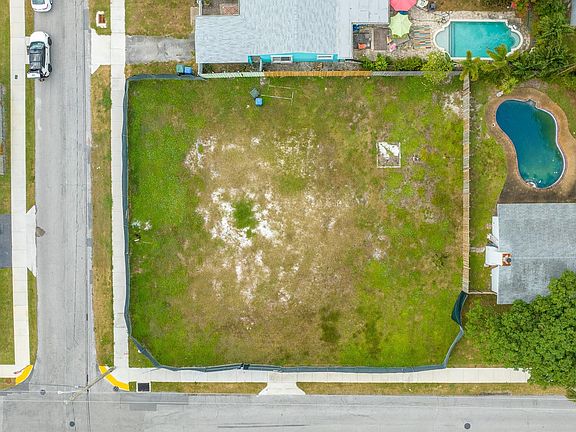 2nd image of 3411 NE 8th Avenue