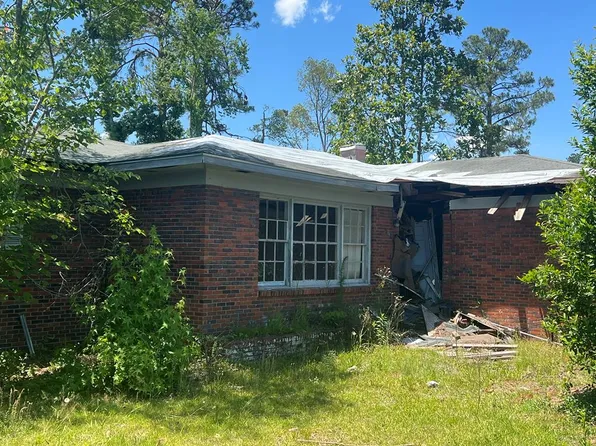 2302 Jerry Jones Dr, Valdosta, GA 31602