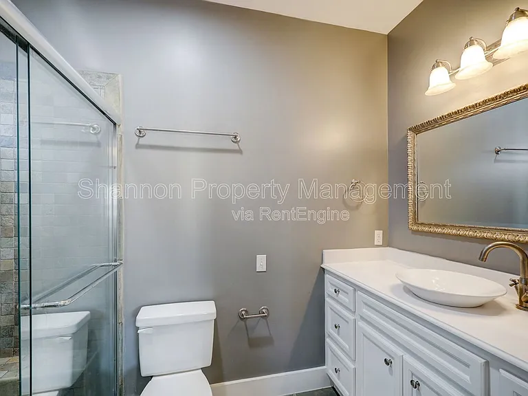 1025 W 15th 1/2 St — Photo 9