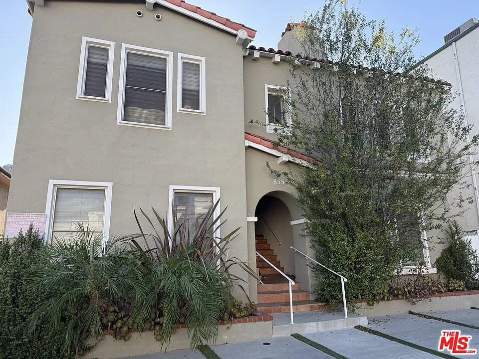 2 bed, 1.0 bath, 1335 sqft, $3,500 — Photo 1