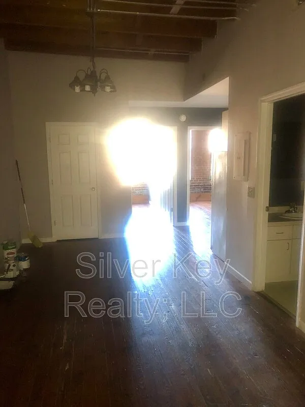 2 bed, 1.0 bath, $1,025 — Photo 4