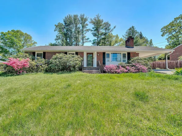 4824 Brookwood Dr, Roanoke, VA 24018