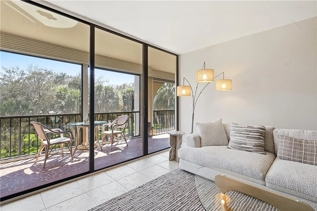 3 bed, 2400 sqft, $6,000 — Photo 3