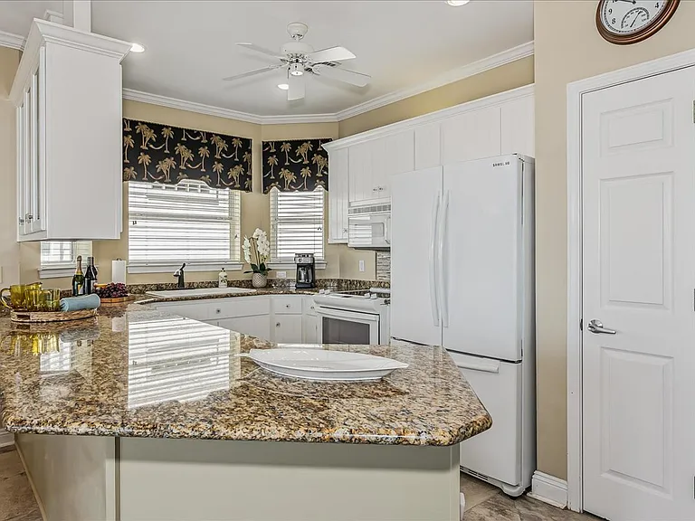 1070 Fort Pickens Rd — Photo 17
