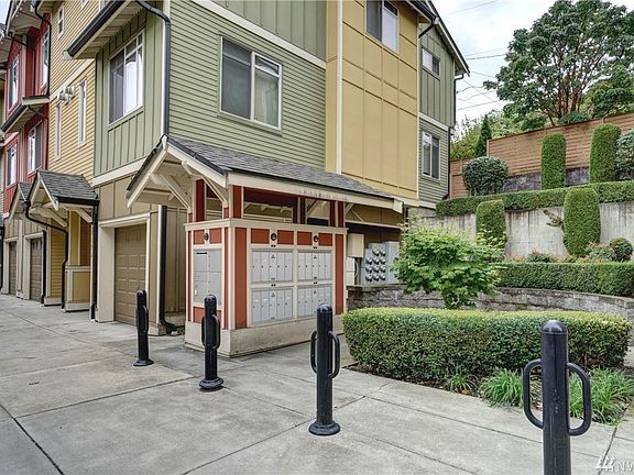 3rd image of 2132 S Yakima Ave
