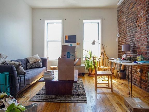 3rd image of 909 Jefferson Ave #2B