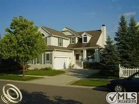 995 Watersedge Ct photo 1