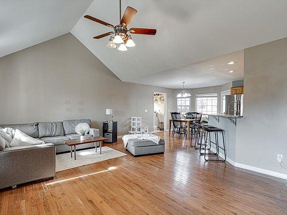 4th image of 482 Farmway Dr SE
