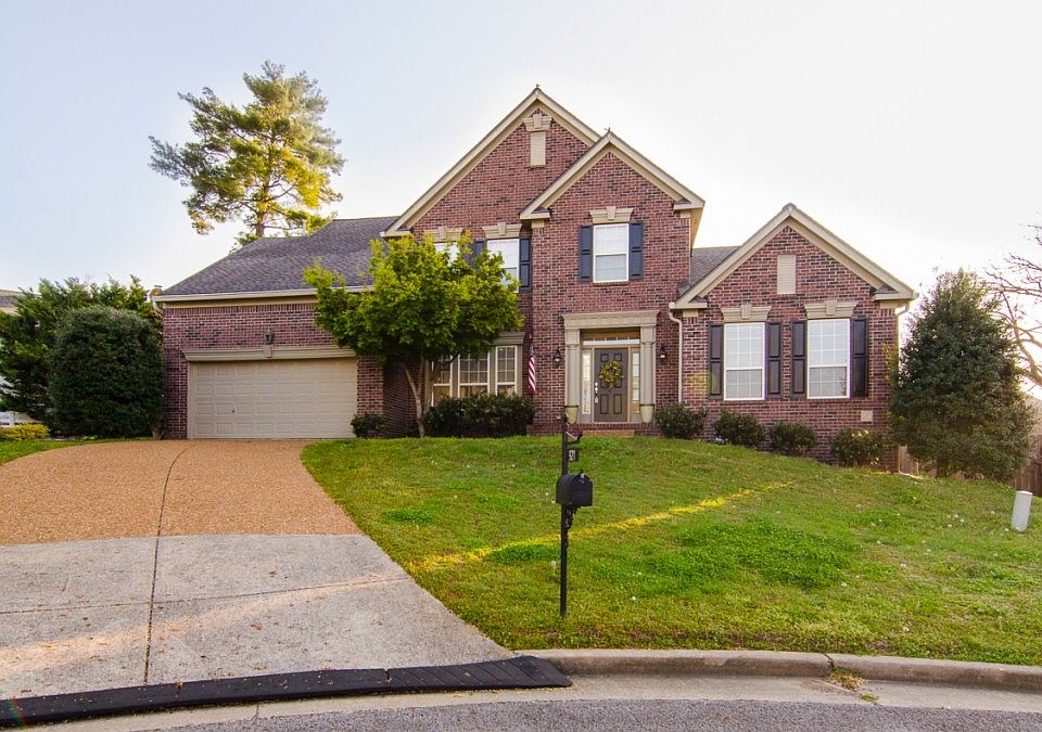 1st image of 921 Dundonnell Pl