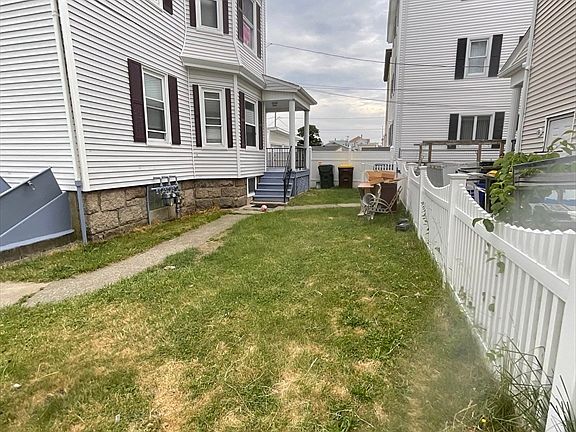 3rd image of 953 Globe St