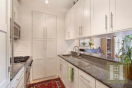 3rd image of 101 W 79th St APT 10B