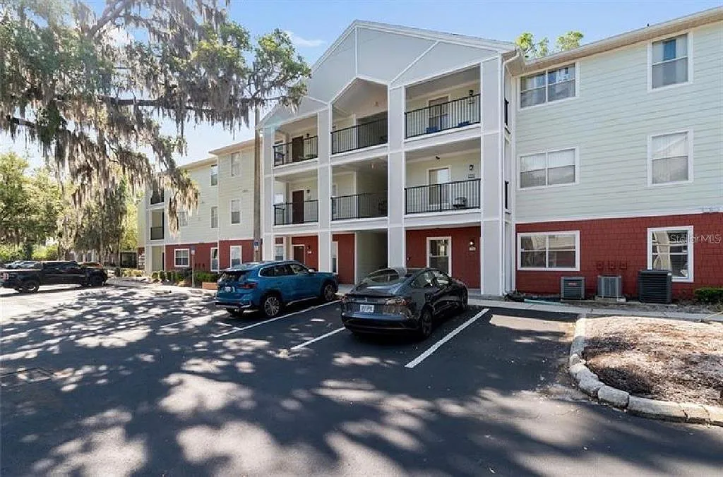2 bed, 2.0 bath, 888 sqft, $1,490 — Photo 1