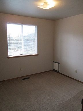 3rd image of 912 Grenz St