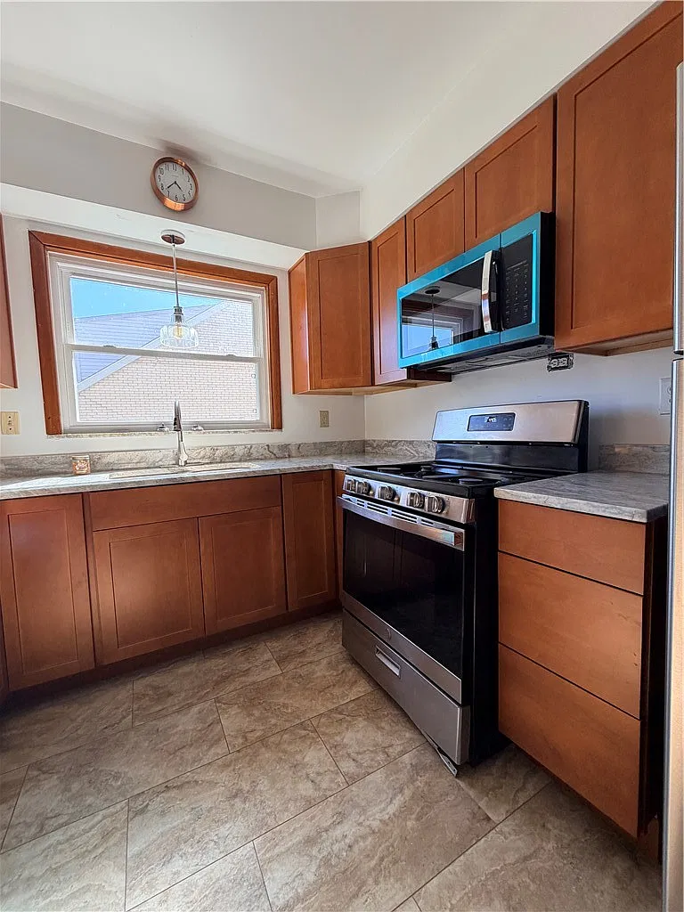 2 bed, 2.0 bath, 988 sqft, $1,650 — Photo 3