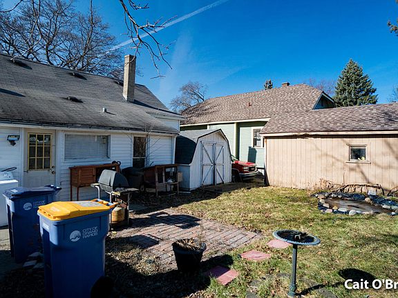 5th image of 1946 Lafayette Ave NE