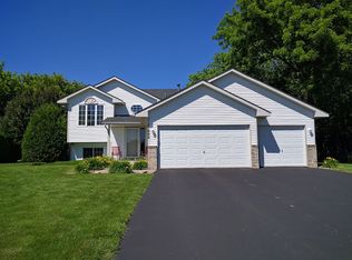 11888 Marigold Cir, Lindstrom, MN 55045