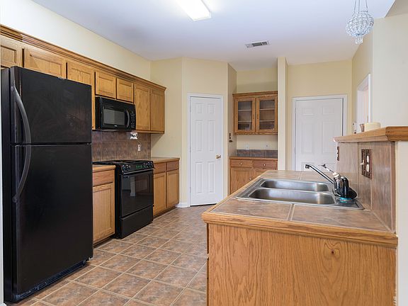 4th image of 23733 Whitehall Ave