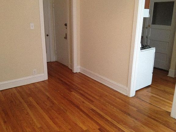 5th image of 520 W Cornelia Ave #210
