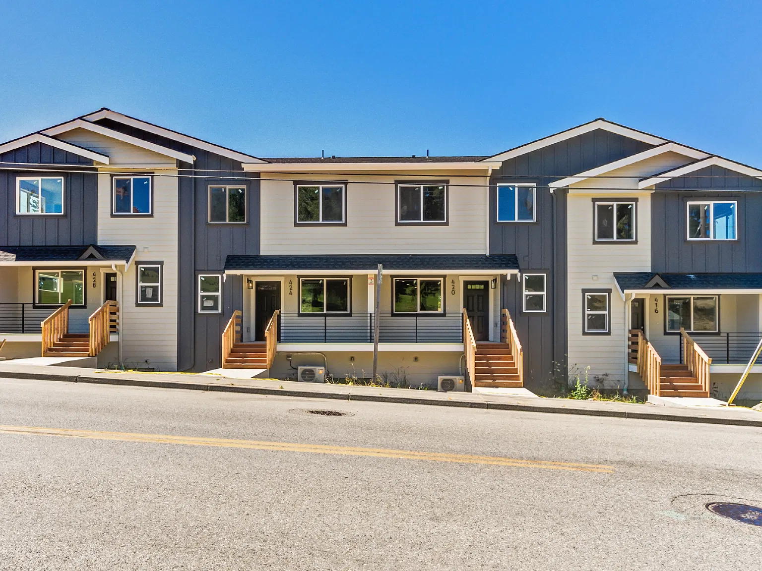 3 bed, 2.5 bath, 1447 sqft, $2,595 — Photo 2