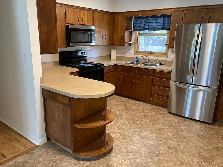503 W Cedar St — Photo 12