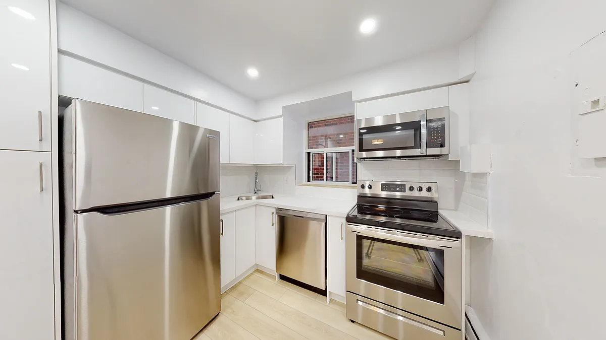 Building Photo - 3 E 37th St