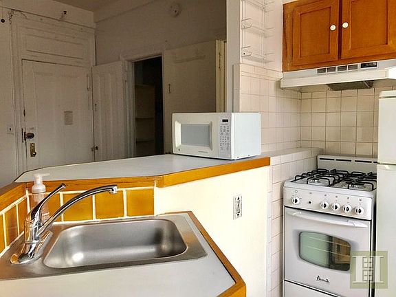 3rd image of 287 Amsterdam Ave #703