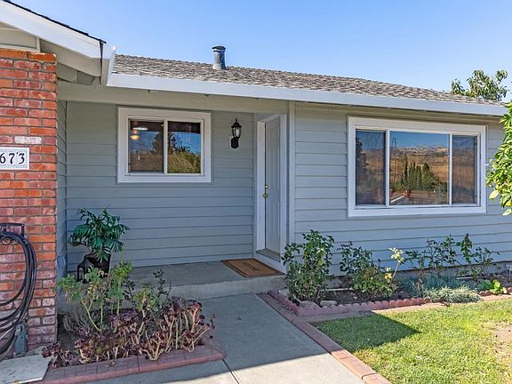 2nd image of 4673 Paloma Ave