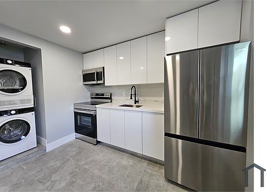 4th image of 2865 NE 13th Ave #A