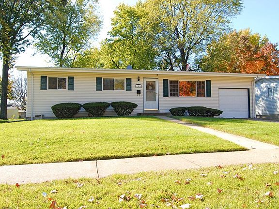3rd image of 440 Moule Dr