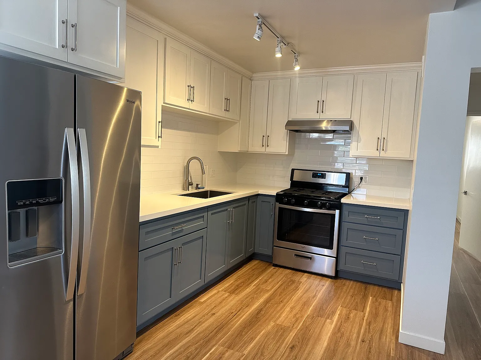 2 bed, 798 sqft, $2,400 — Photo 3