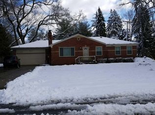 23469 Ranch Hill Dr W, Southfield, MI 48033