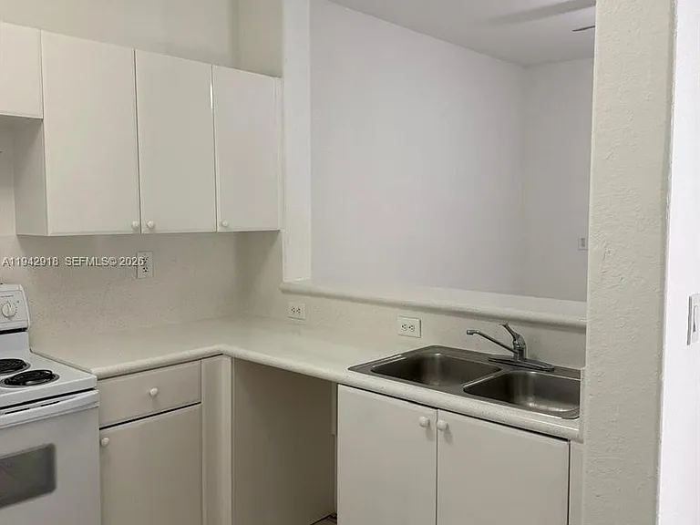2637 SE 16th Ter #207 — Photo 3