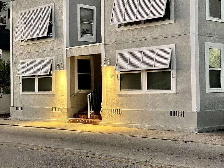 107 Washington St — Photo 31