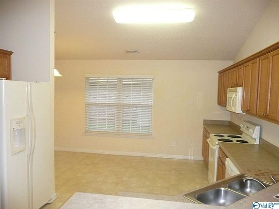 3rd image of 105 Zeona Ct SW