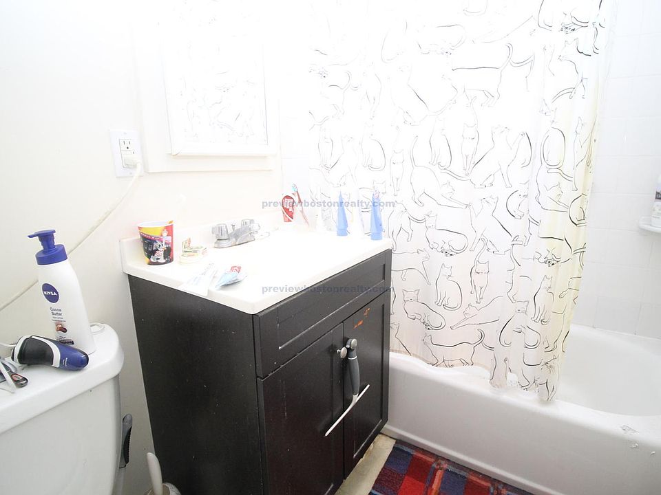 2nd image of 1450 Commonwealth Ave #124