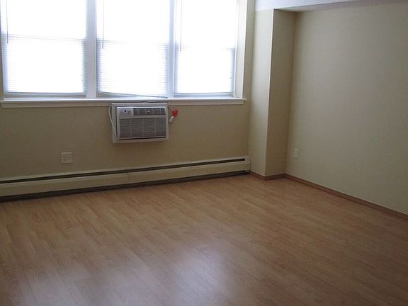 5th image of 2324 Pleasant Ave APT 121