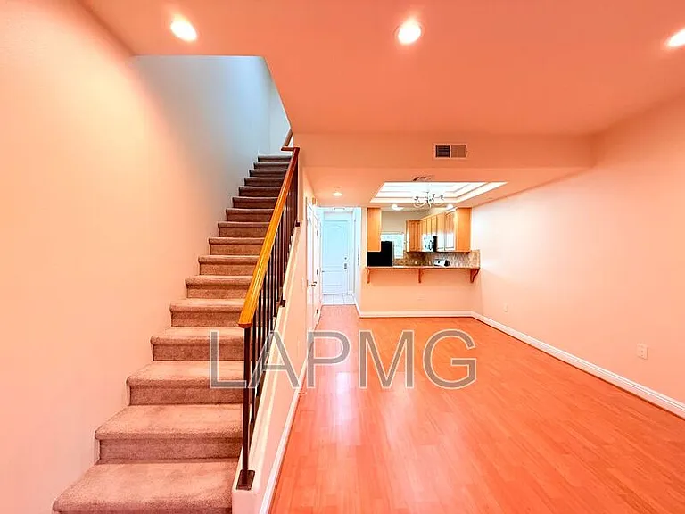 12217 Moorpark St #9 — Photo 15