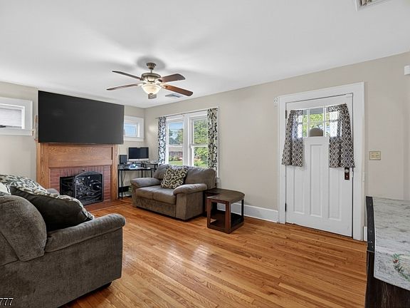 3rd image of 339 N 8Th Ave