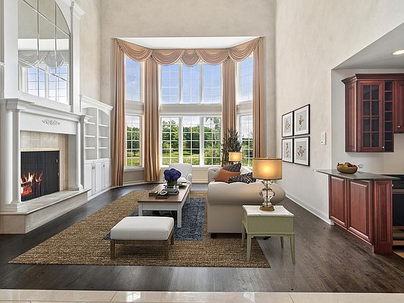 5th image of 4563 Eleanor Dr