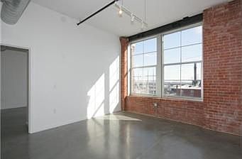3rd image of 136 Main # 403 St