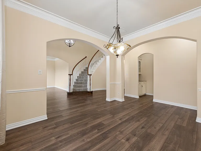 4568 Saint James Dr — Photo 4