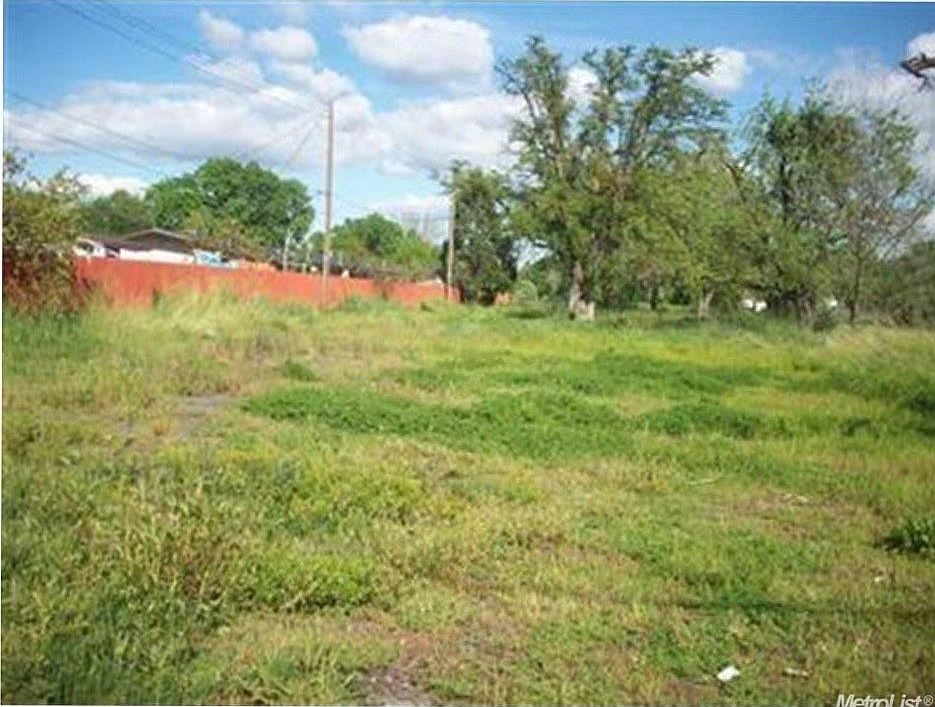 2nd image of 2928 Rio Linda Blvd