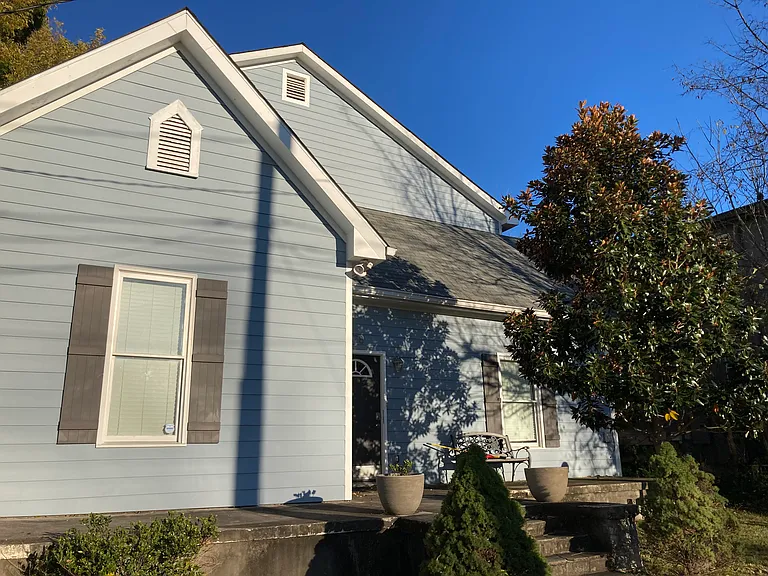 94 Lucy St SE — Photo 2