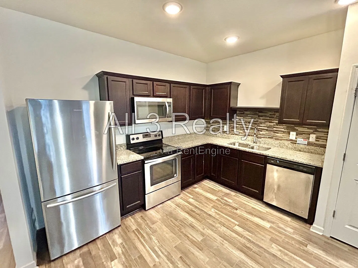 3 bed, 2.0 bath, 1514 sqft, $2,100 — Photo 2