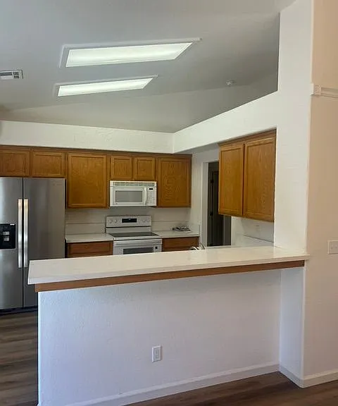 570 Buccaneer Ave — Photo 5